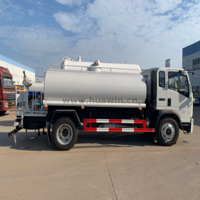 SINOTRUK HOWO 6 Wheeler Water Tanker Truck 10،000 Liters