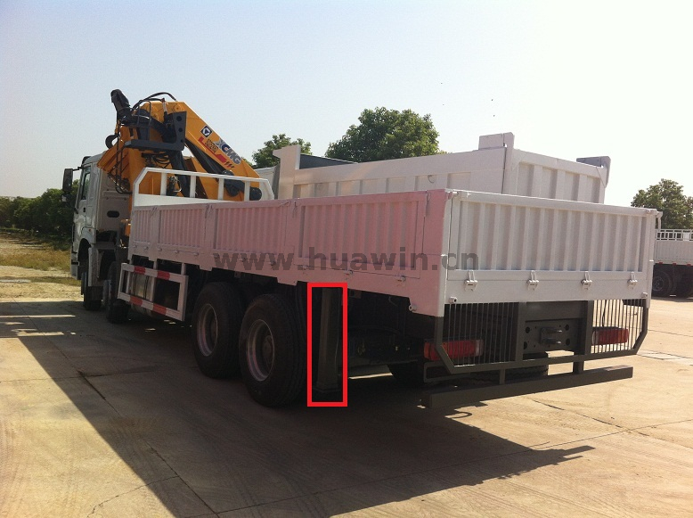ساينو تراك HOWO 8x4 شاحنة كرين - 16 طن XCMG Knuckle Boom