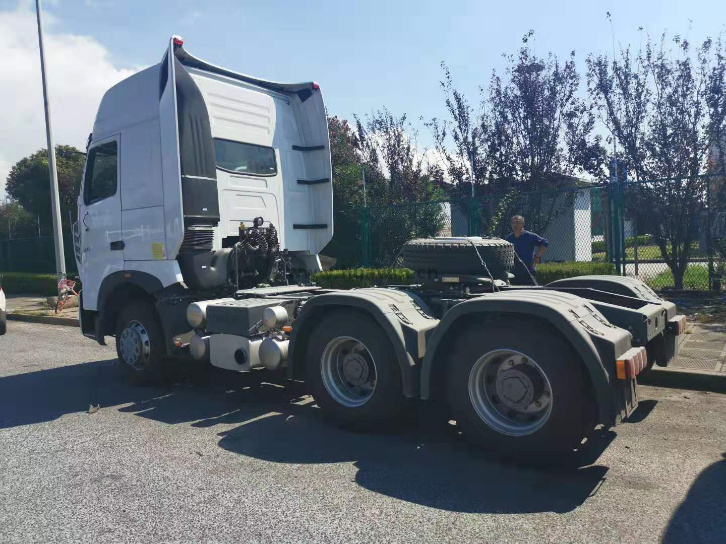 هيكل شاحنة بضائع ساينو تراك A7 6 × 4 10 ويلر