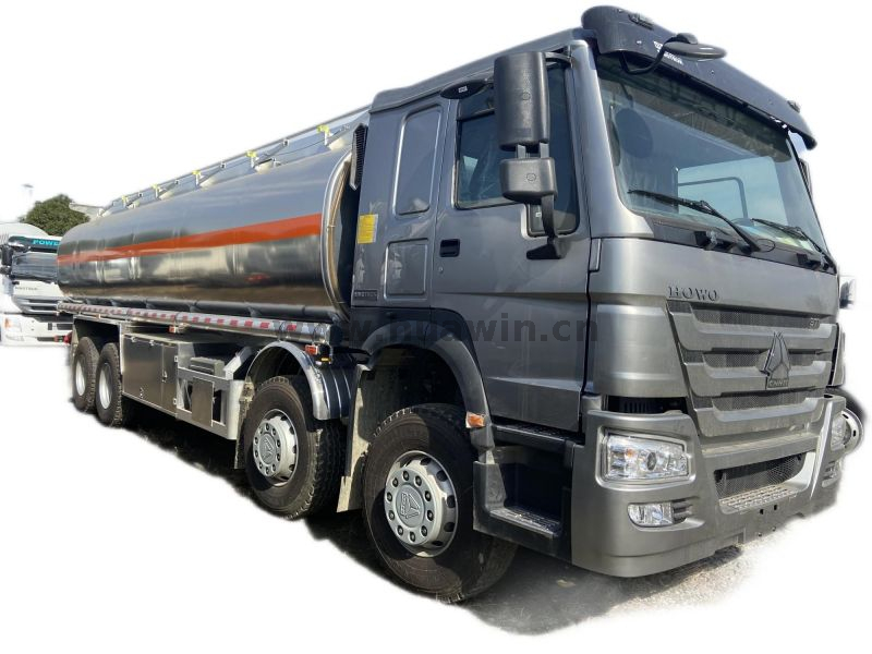 SINOTRUK HOWO 8X4 12 Wheeler Fuel Tanker Truck 30 KL Aluminium Material